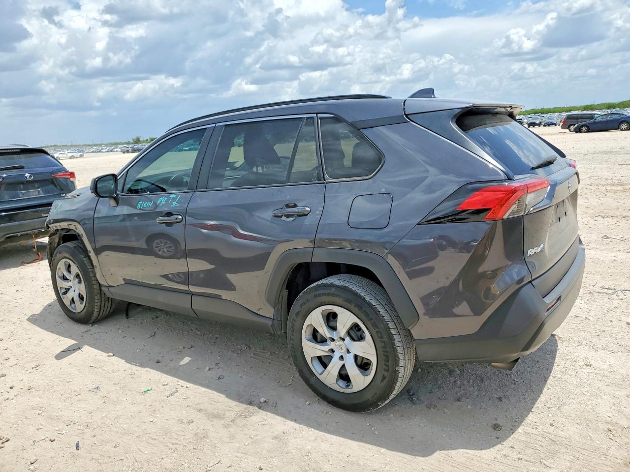 2020 TOYOTA RAV4 LE — снимка 2