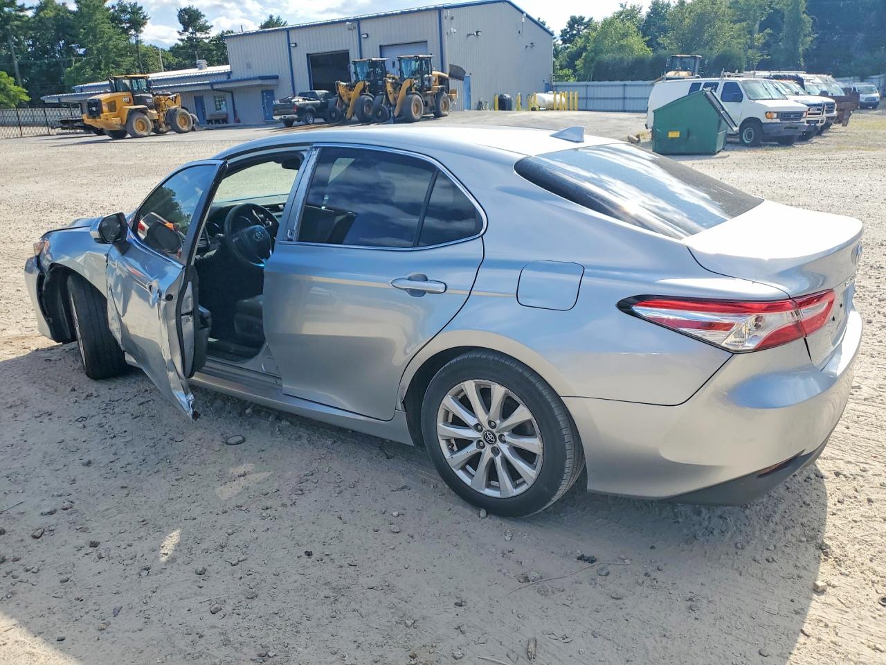 2019 TOYOTA CAMRY LE — снимка 2