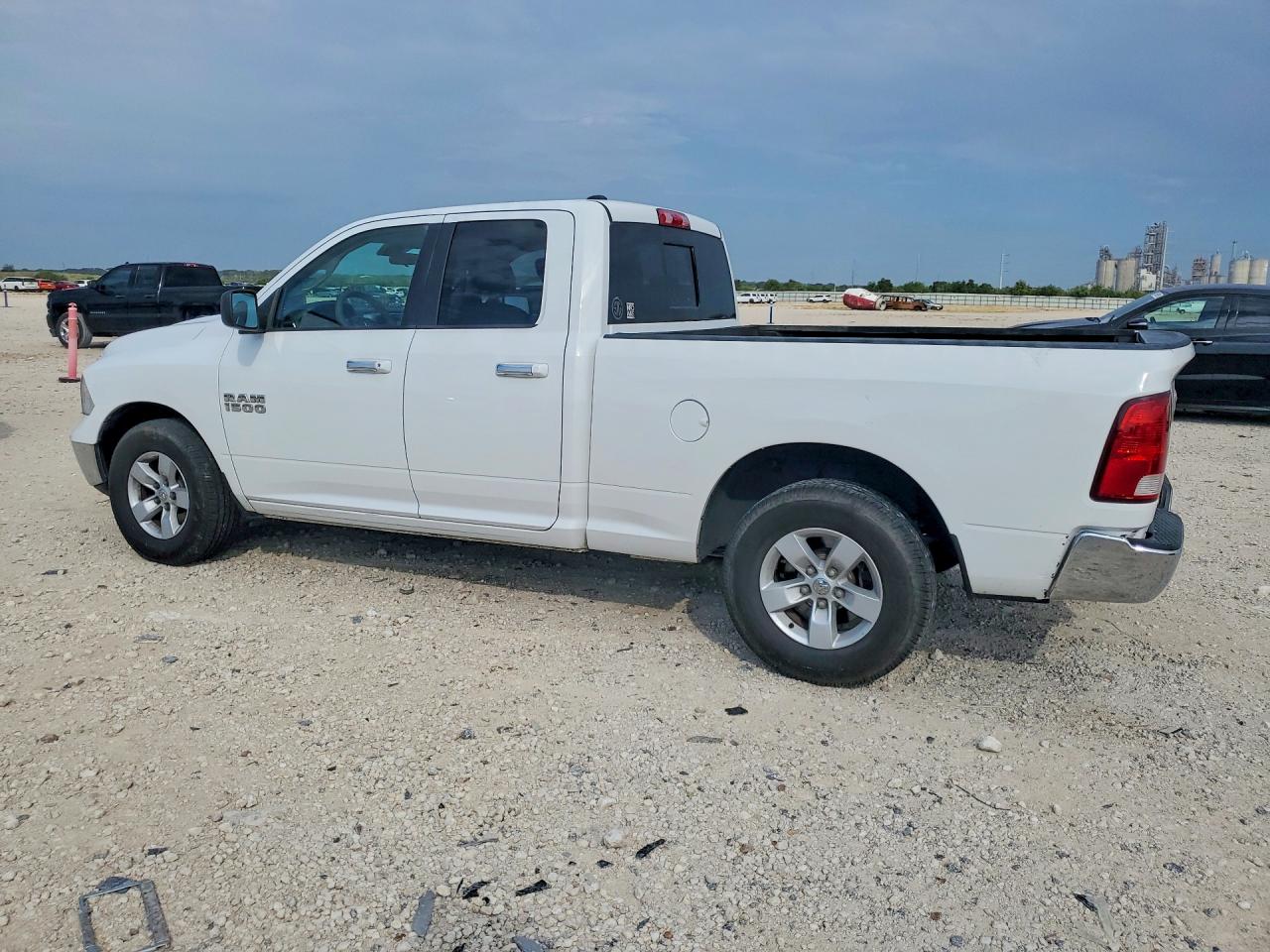 2017 RAM 1500 SLT — снимка 2