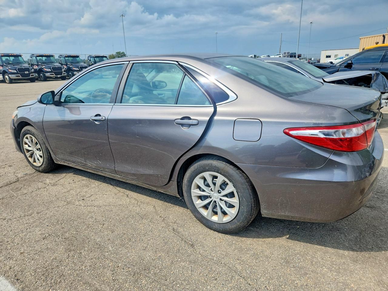 2017 TOYOTA CAMRY LE — снимка 2