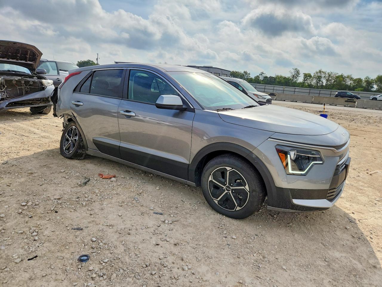 2026 KIA NIRO LX — photo 4