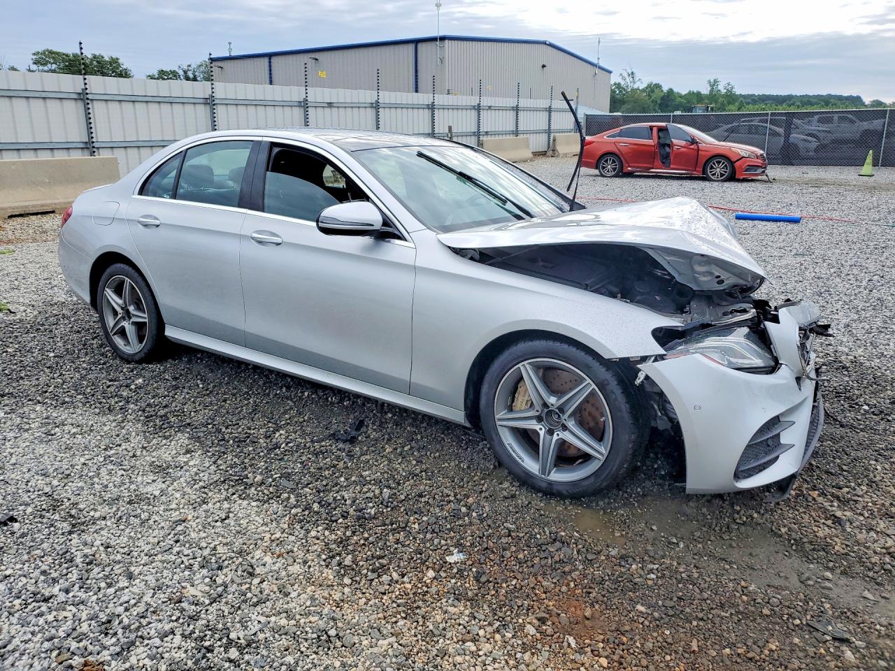 2017 MERCEDES-BENZ E 300 4MATIC — снимка 4