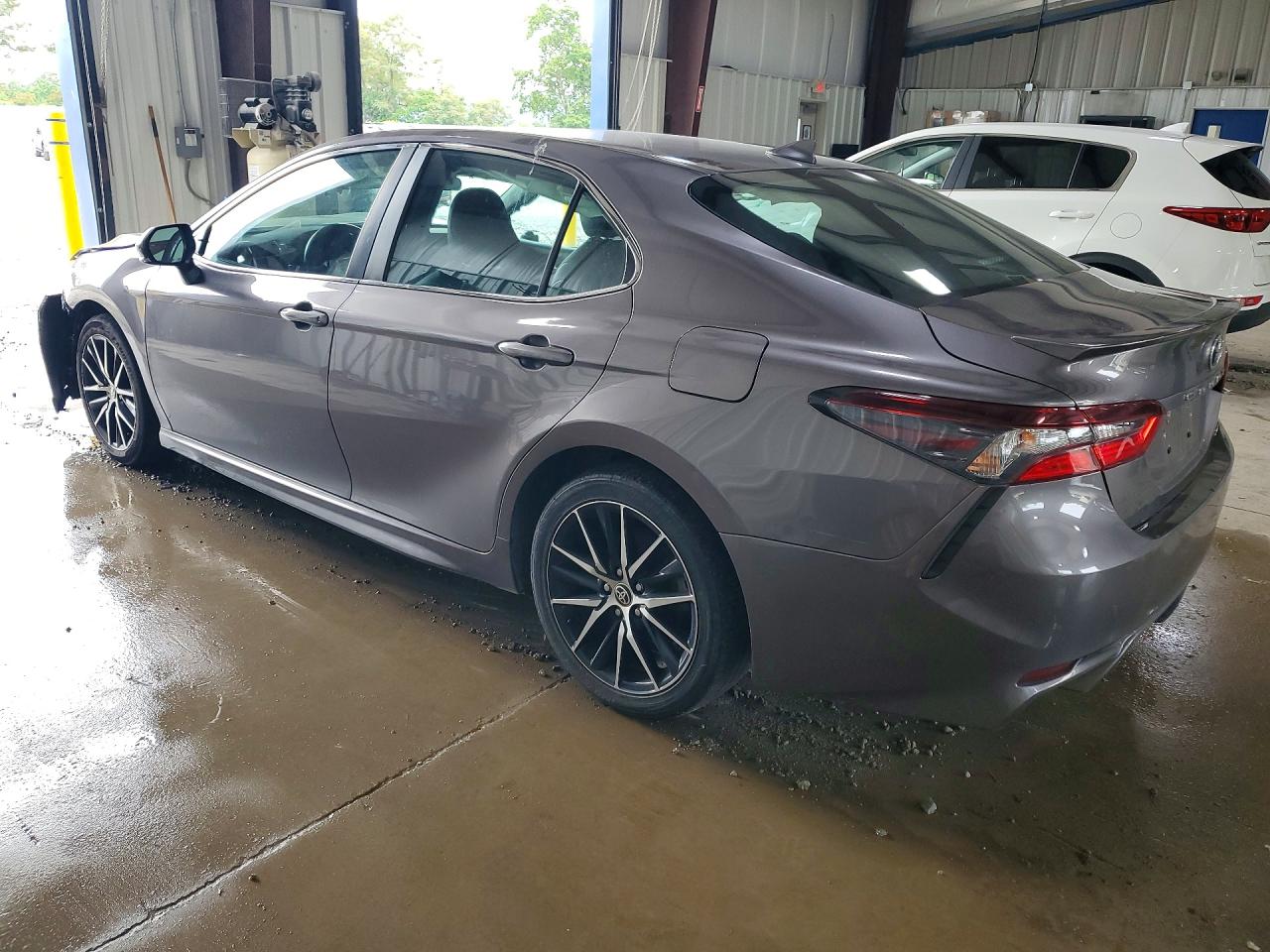 2022 TOYOTA CAMRY SE — снимка 2
