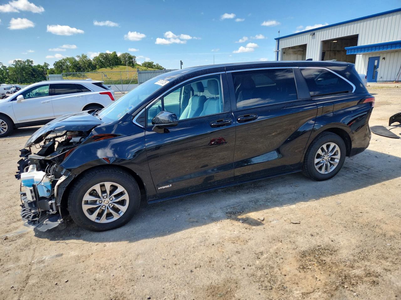 2021 TOYOTA SIENNA LE