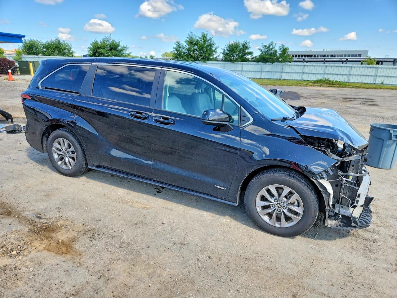 2021 TOYOTA SIENNA LE — снимка 4