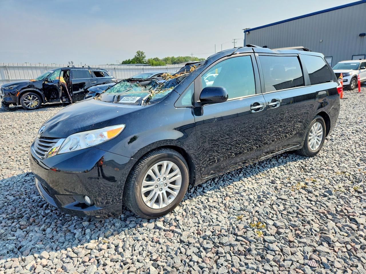 2017 TOYOTA SIENNA XLE 8-PASSENGER