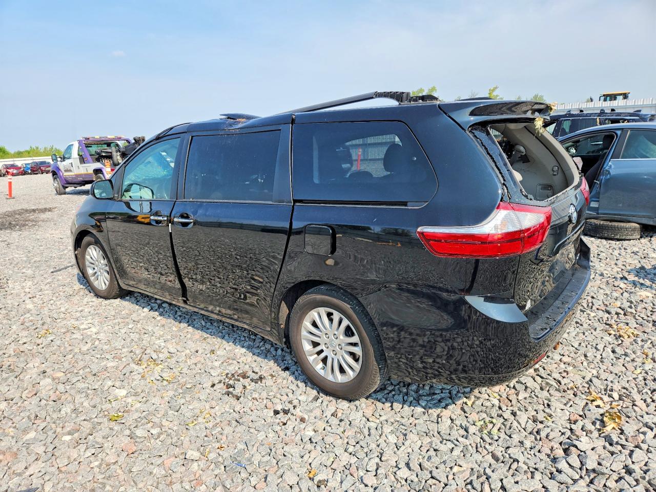 2017 TOYOTA SIENNA XLE 8-PASSENGER — снимка 2