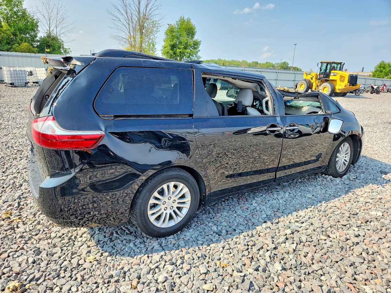 2017 TOYOTA SIENNA XLE 8-PASSENGER — снимка 3