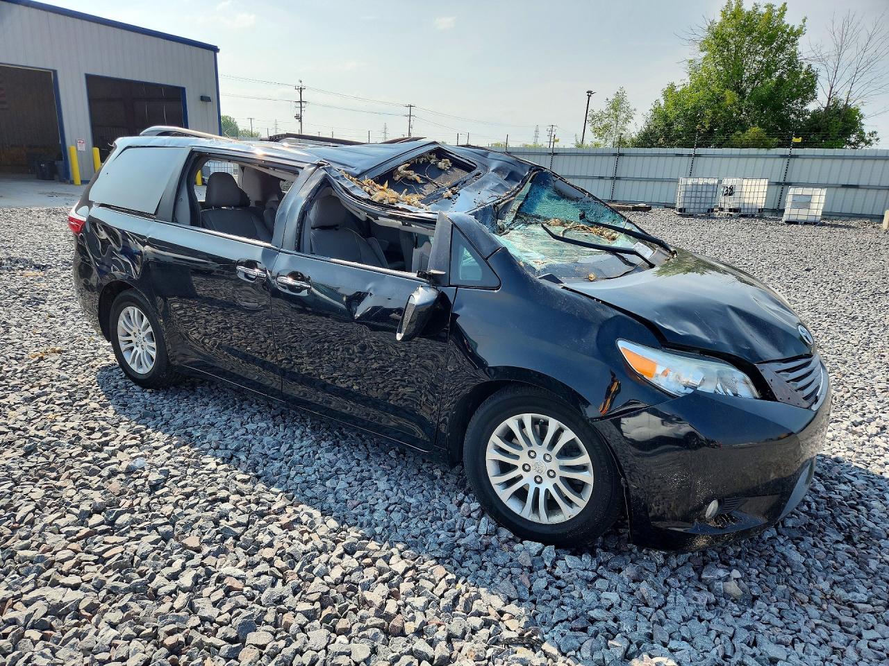 2017 TOYOTA SIENNA XLE 8-PASSENGER — снимка 4