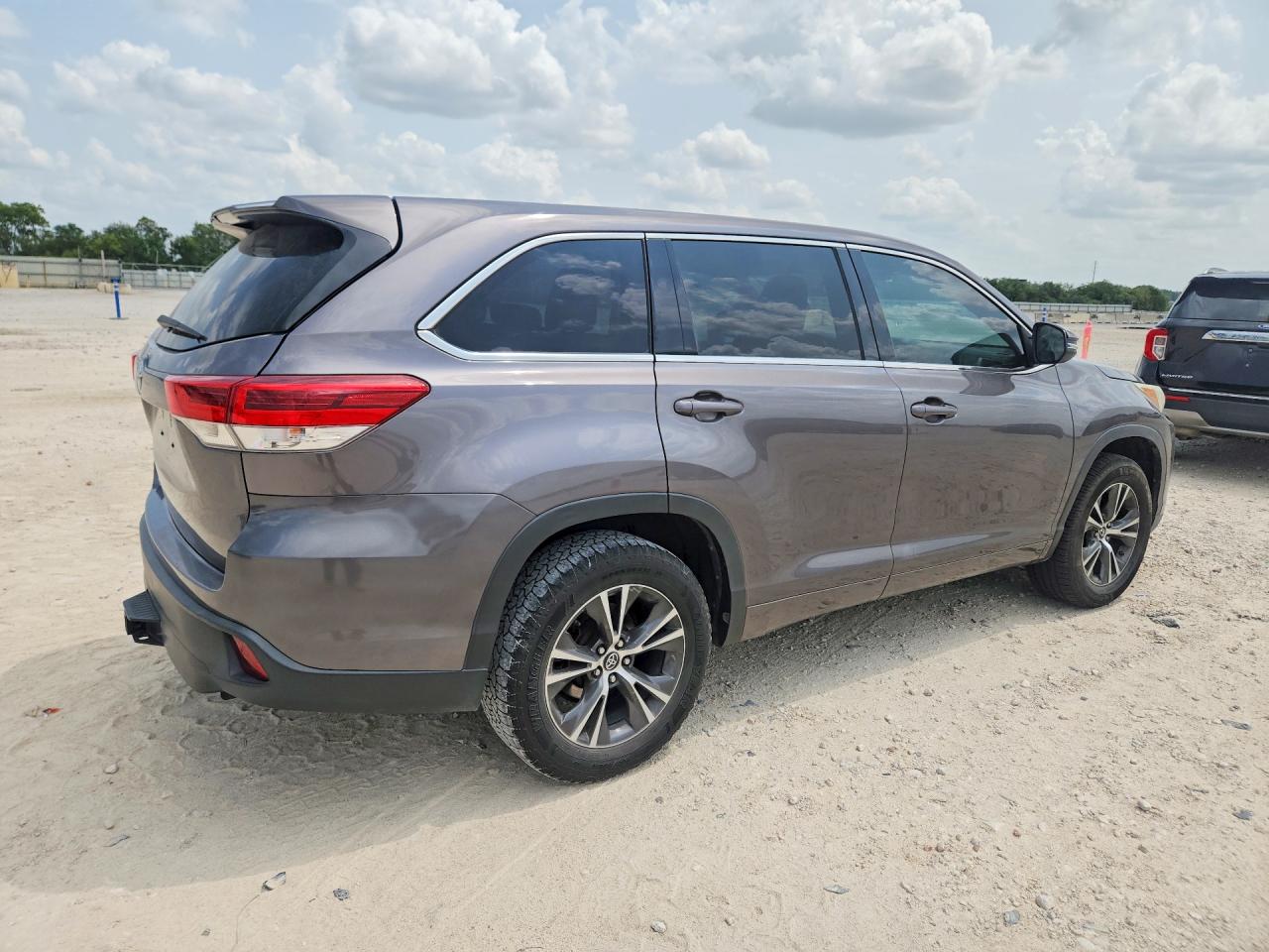 2018 TOYOTA HIGHLANDER LE — снимка 3