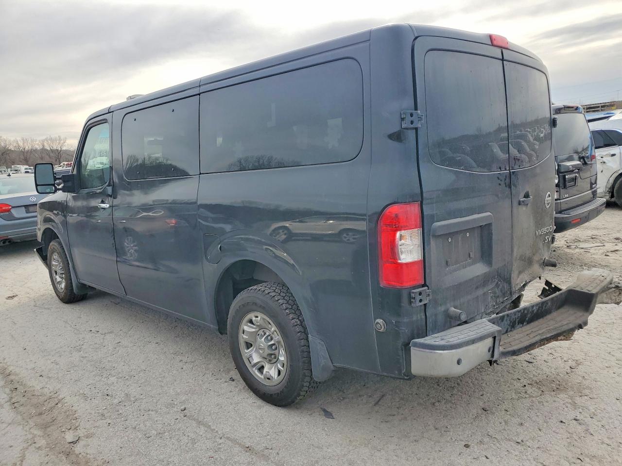2017 NISSAN NV 3500 HD SV — снимка 2