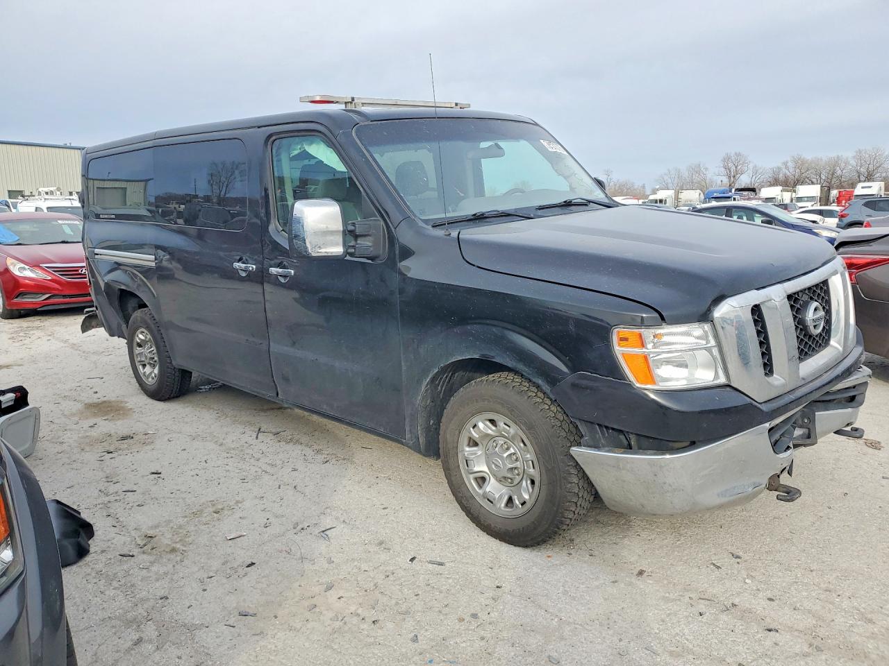 2017 NISSAN NV 3500 HD SV — снимка 4