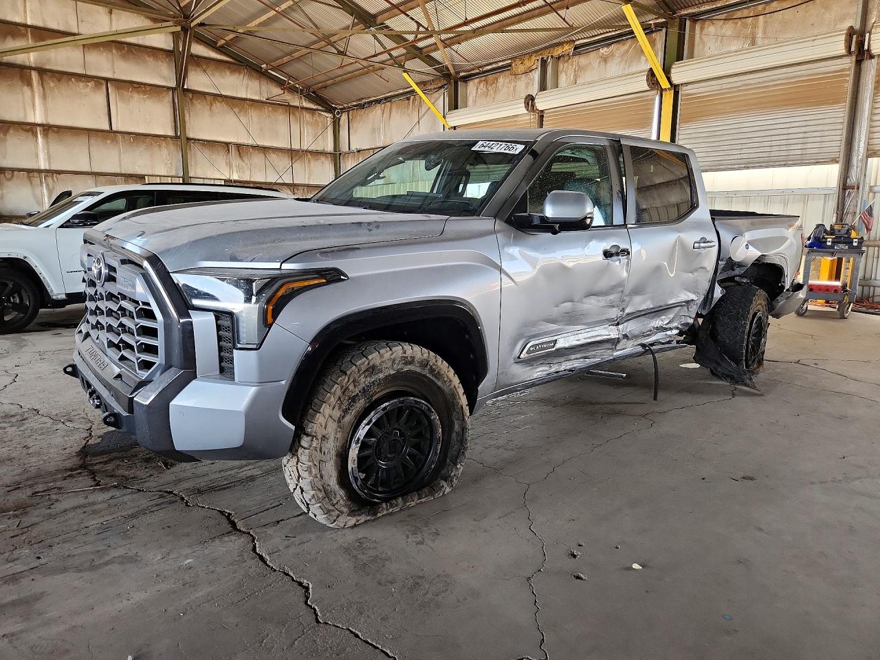 2025 TOYOTA TUNDRA PLATINUM