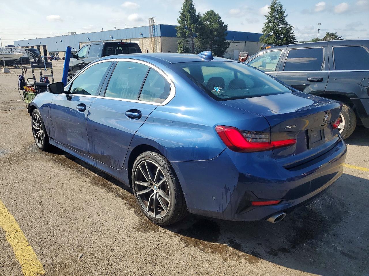 2021 BMW 330XE — снимка 2