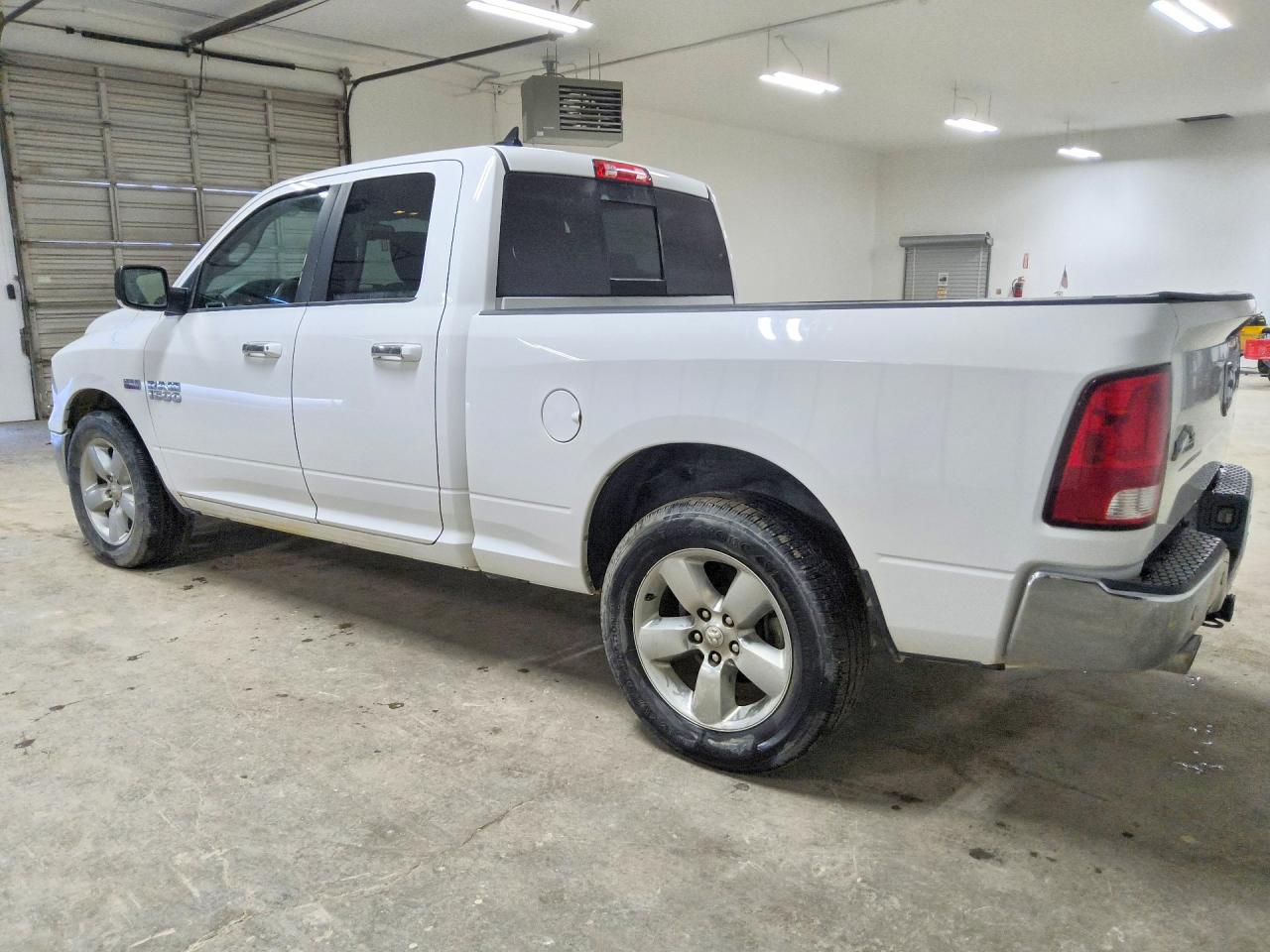 2015 RAM 1500 SLT — снимка 2