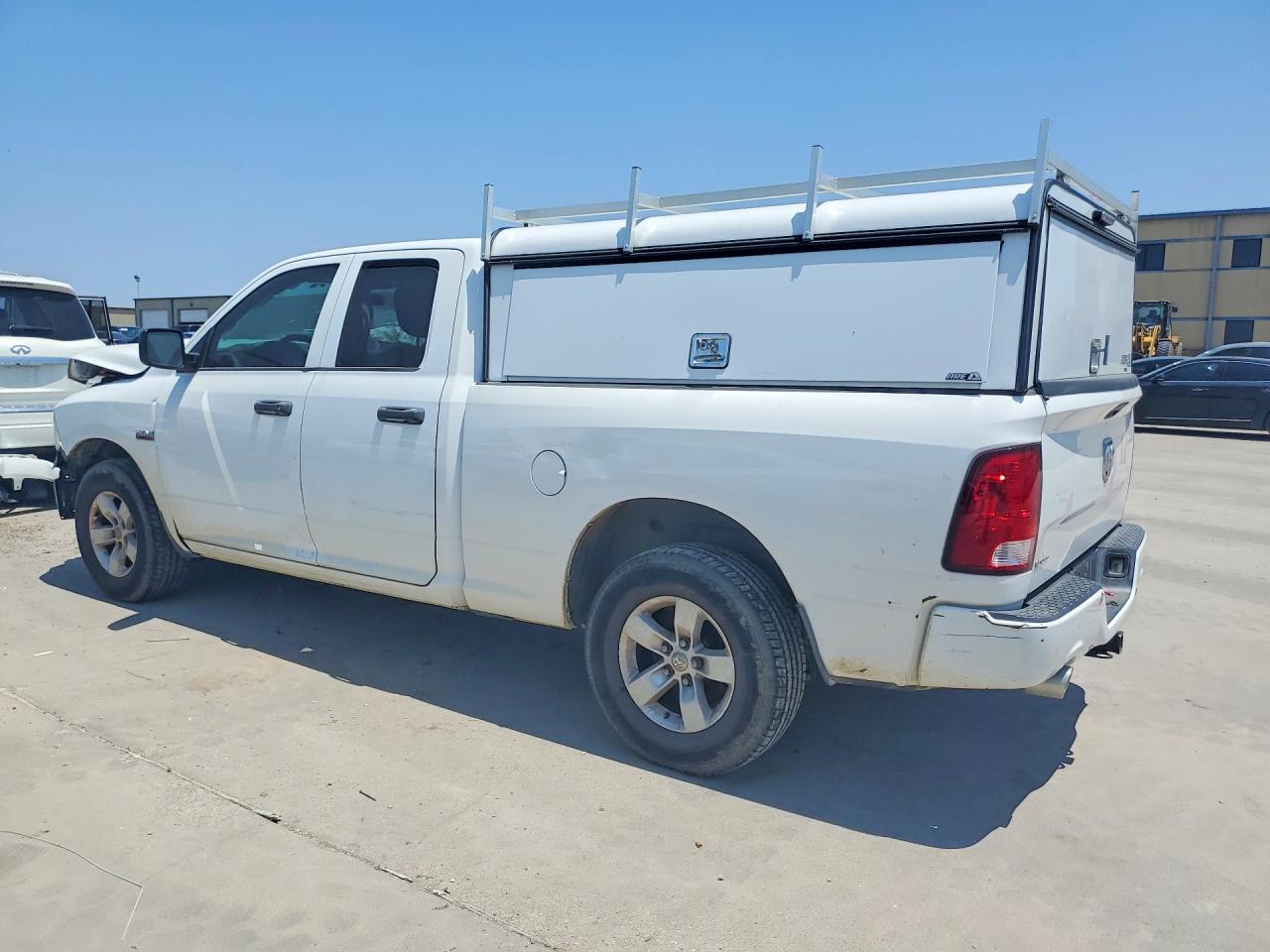 2017 RAM 1500 ST — снимка 2