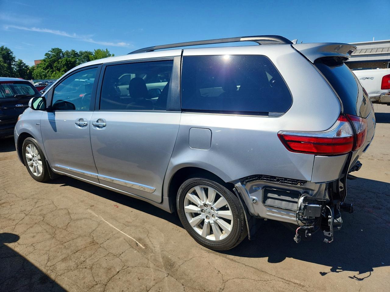 2017 TOYOTA SIENNA LIMITED PREMIUM 7-PASSENGER — снимка 2