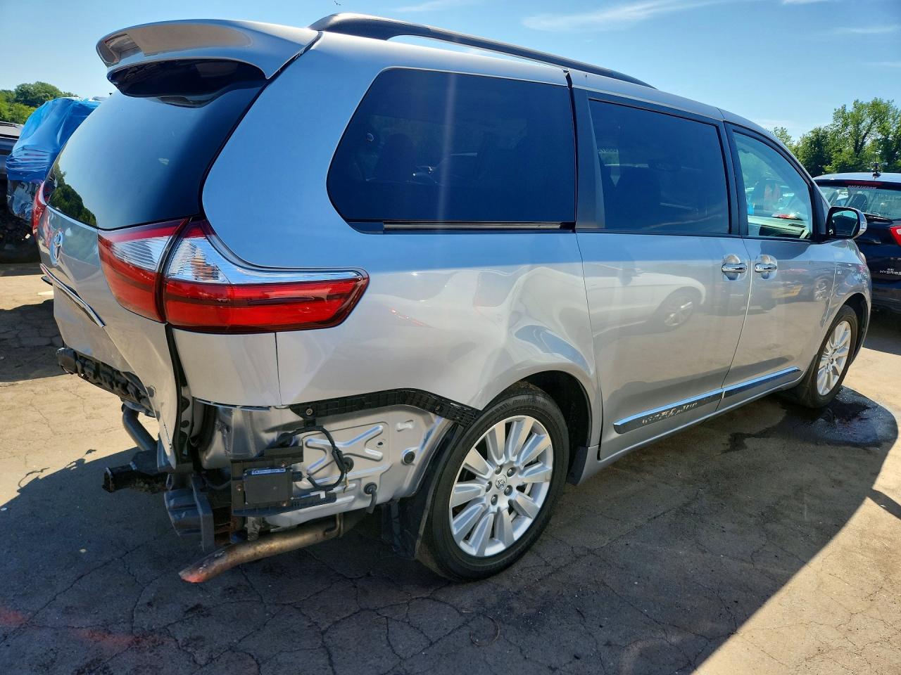 2017 TOYOTA SIENNA LIMITED PREMIUM 7-PASSENGER — снимка 3