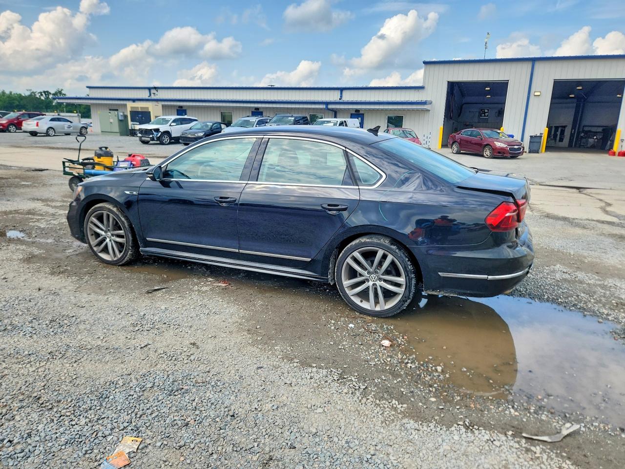 2017 VOLKSWAGEN PASSAT R-LINE — снимка 2