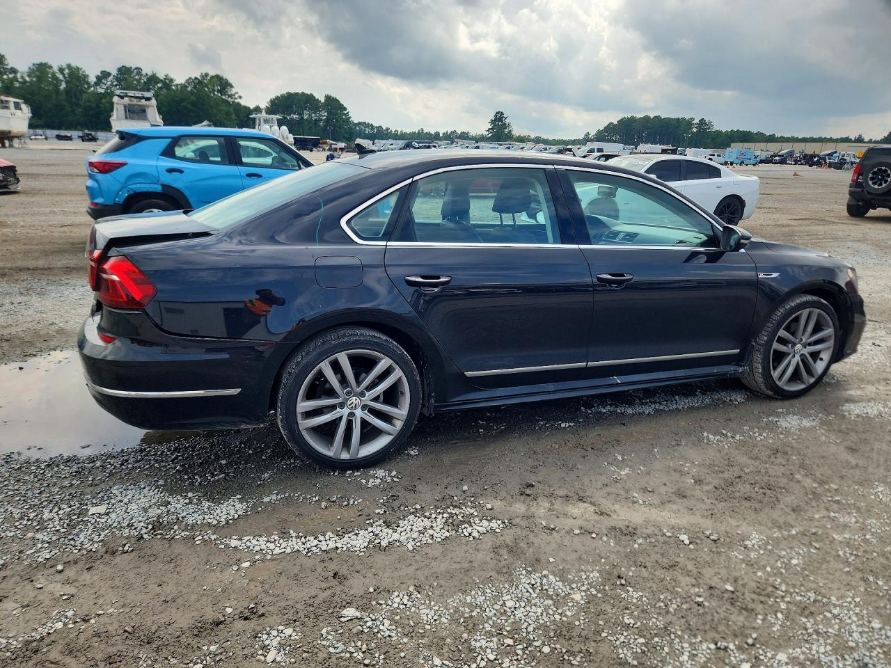 2017 VOLKSWAGEN PASSAT R-LINE — снимка 3