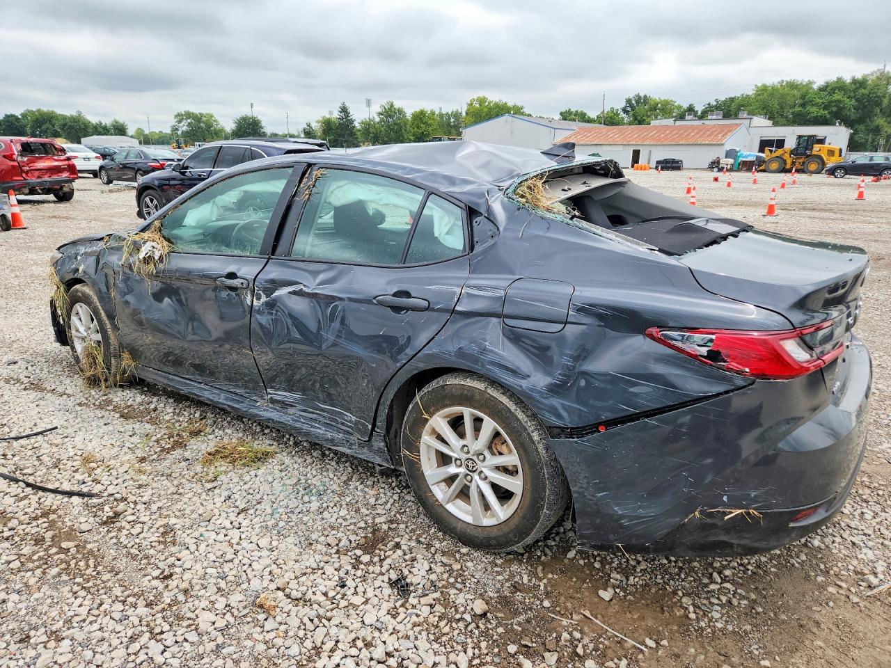 2025 TOYOTA CAMRY LE — снимка 2