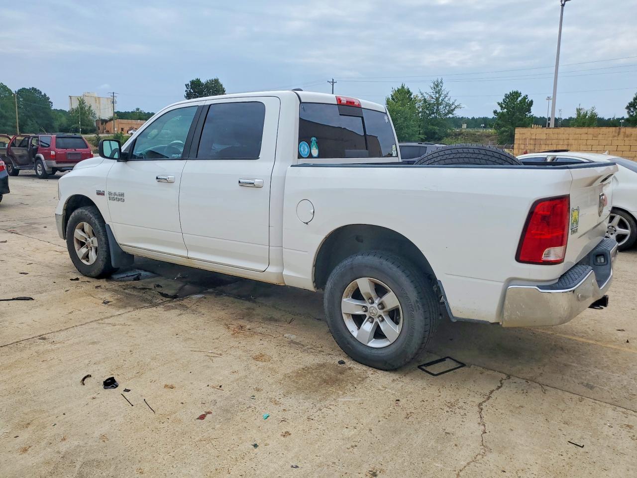 2017 RAM 1500 SLT — снимка 2