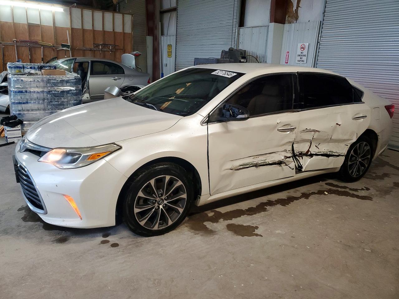 2016 TOYOTA AVALON XLE