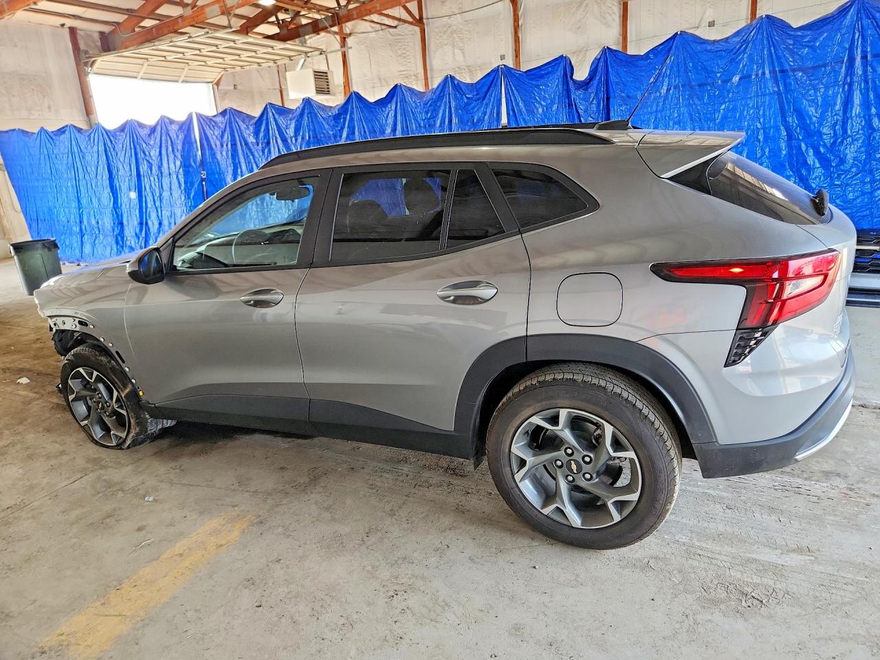 2025 CHEVROLET TRAX — снимка 2