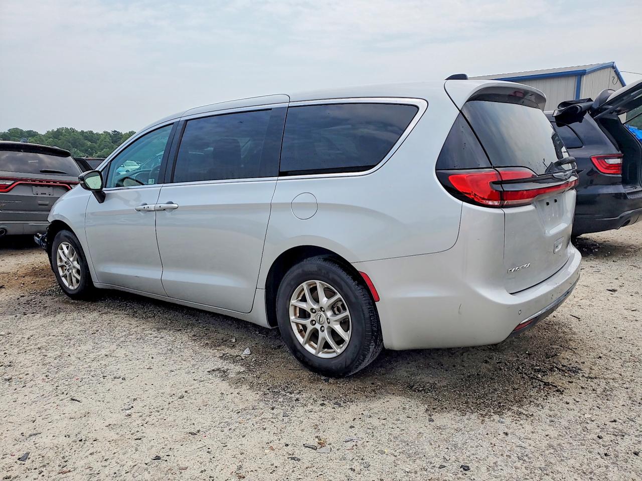 2024 CHRYSLER PACIFICA TOURING L — снимка 2