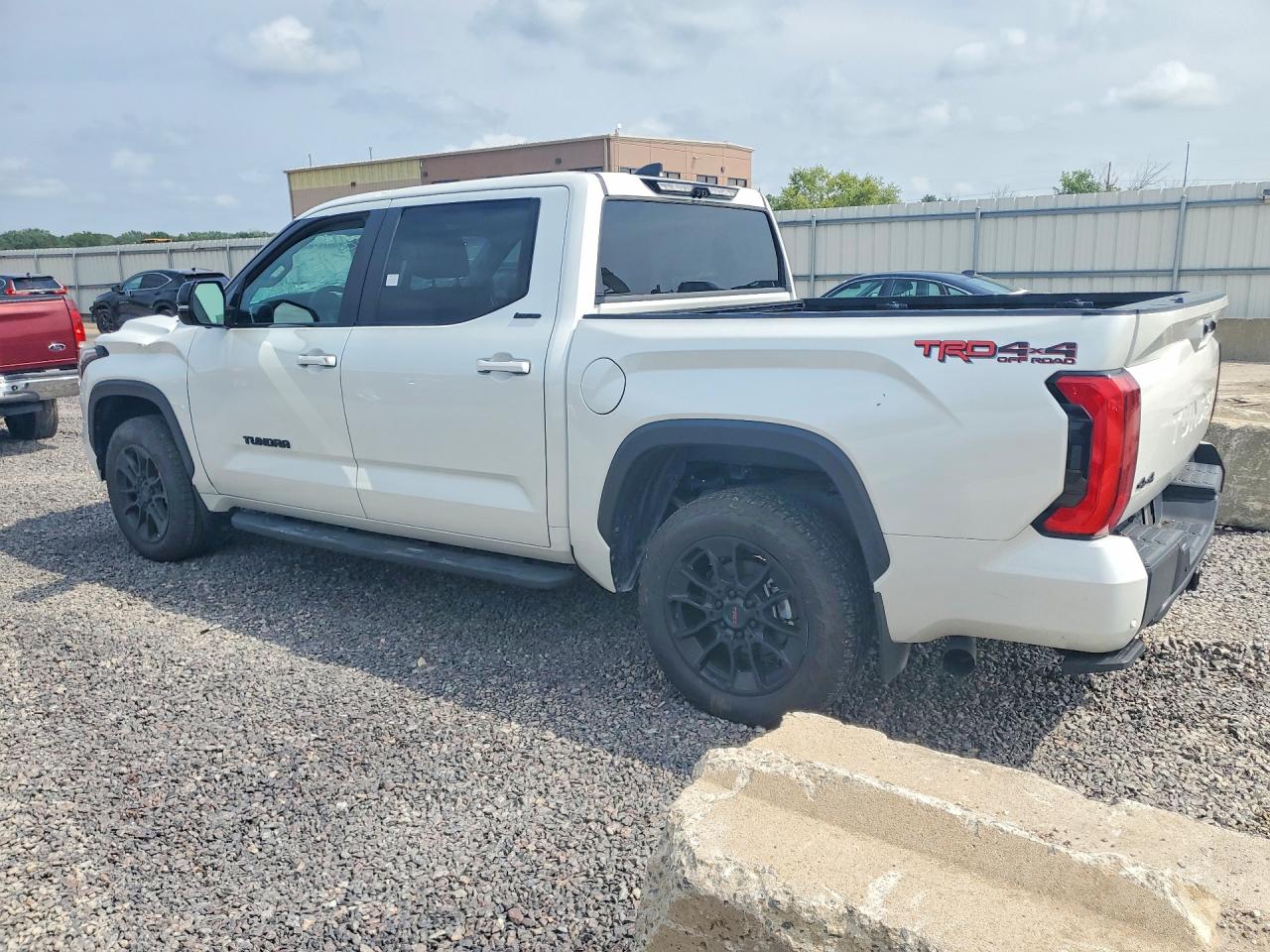 2024 TOYOTA TUNDRA LIMITED HV — снимка 2