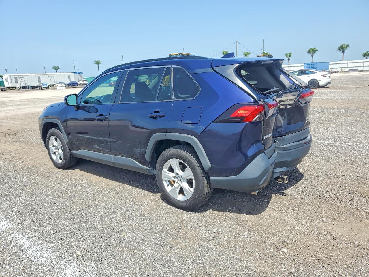 2021 TOYOTA RAV4 XLE — снимка 2