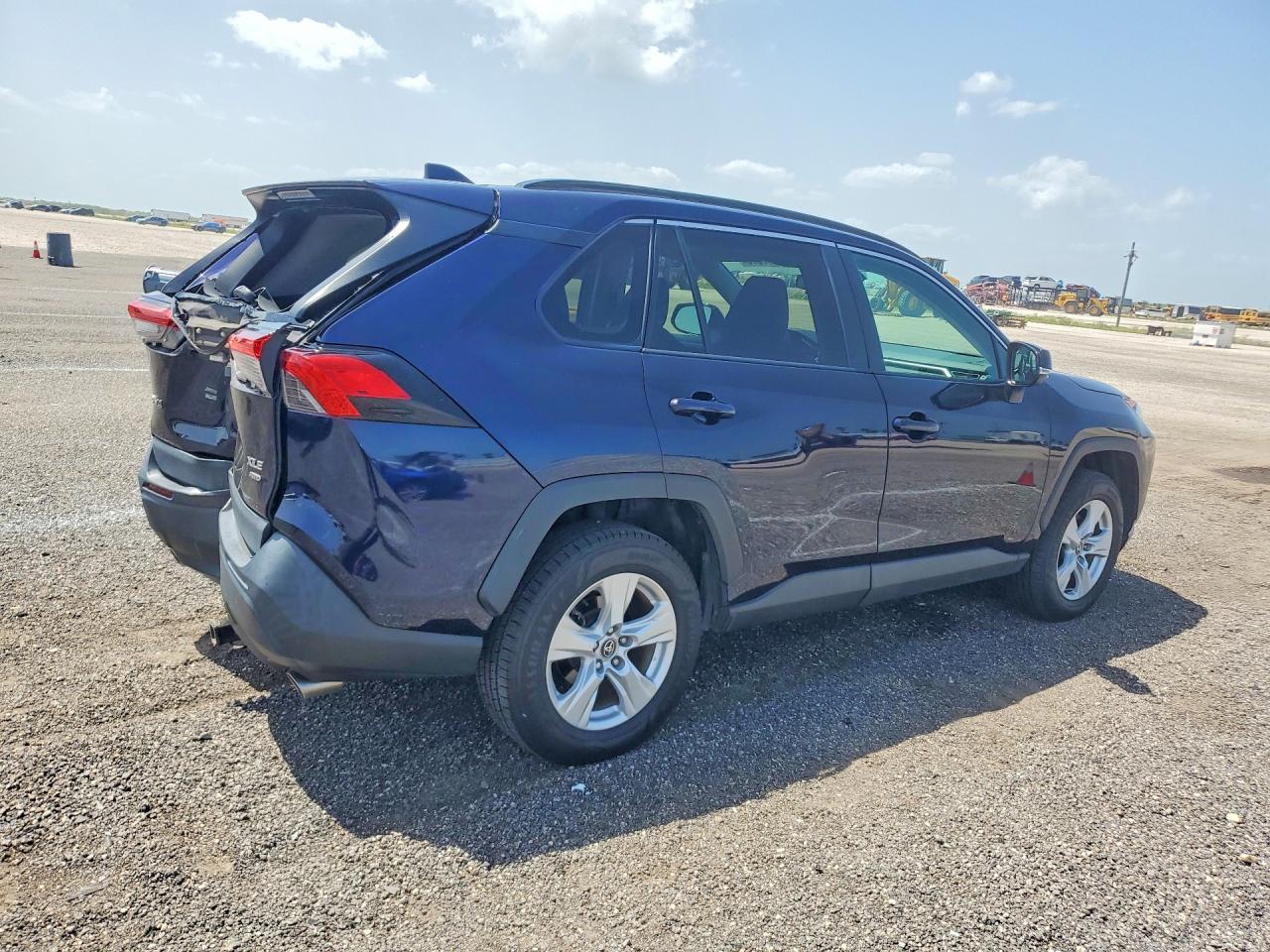 2021 TOYOTA RAV4 XLE — снимка 3