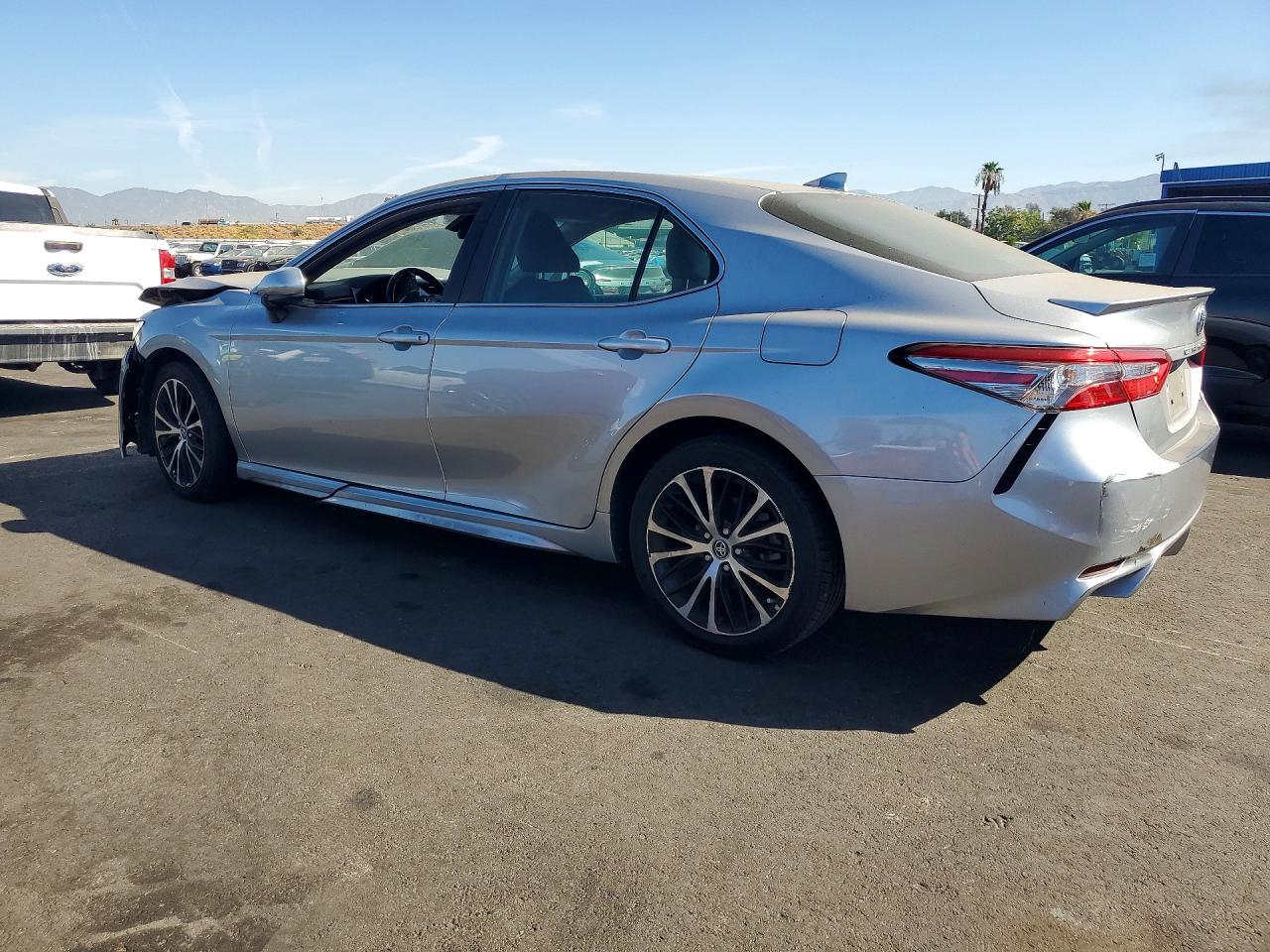 2019 TOYOTA CAMRY SE — снимка 2