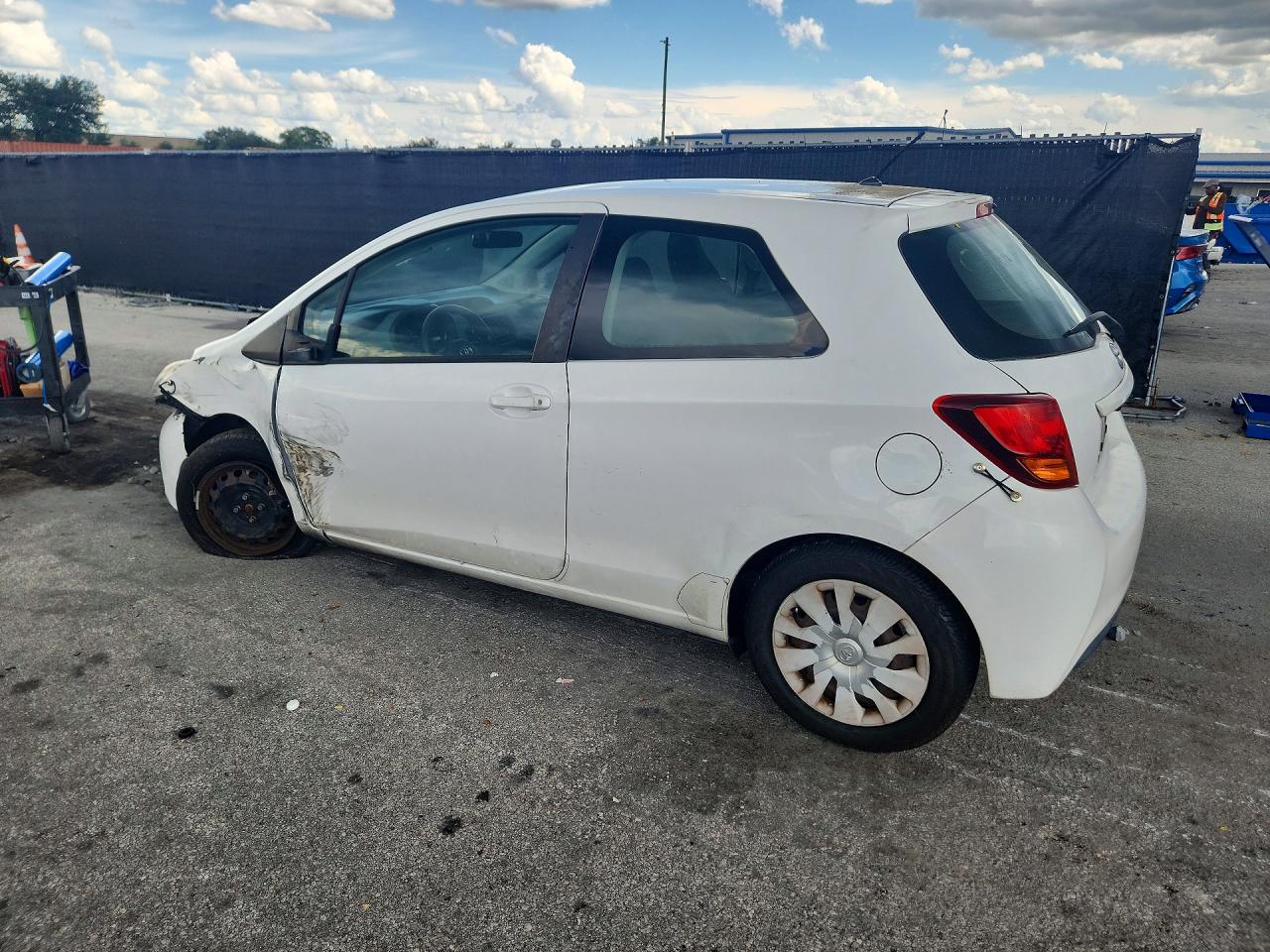 2015 TOYOTA YARIS 3-DOOR L — снимка 2