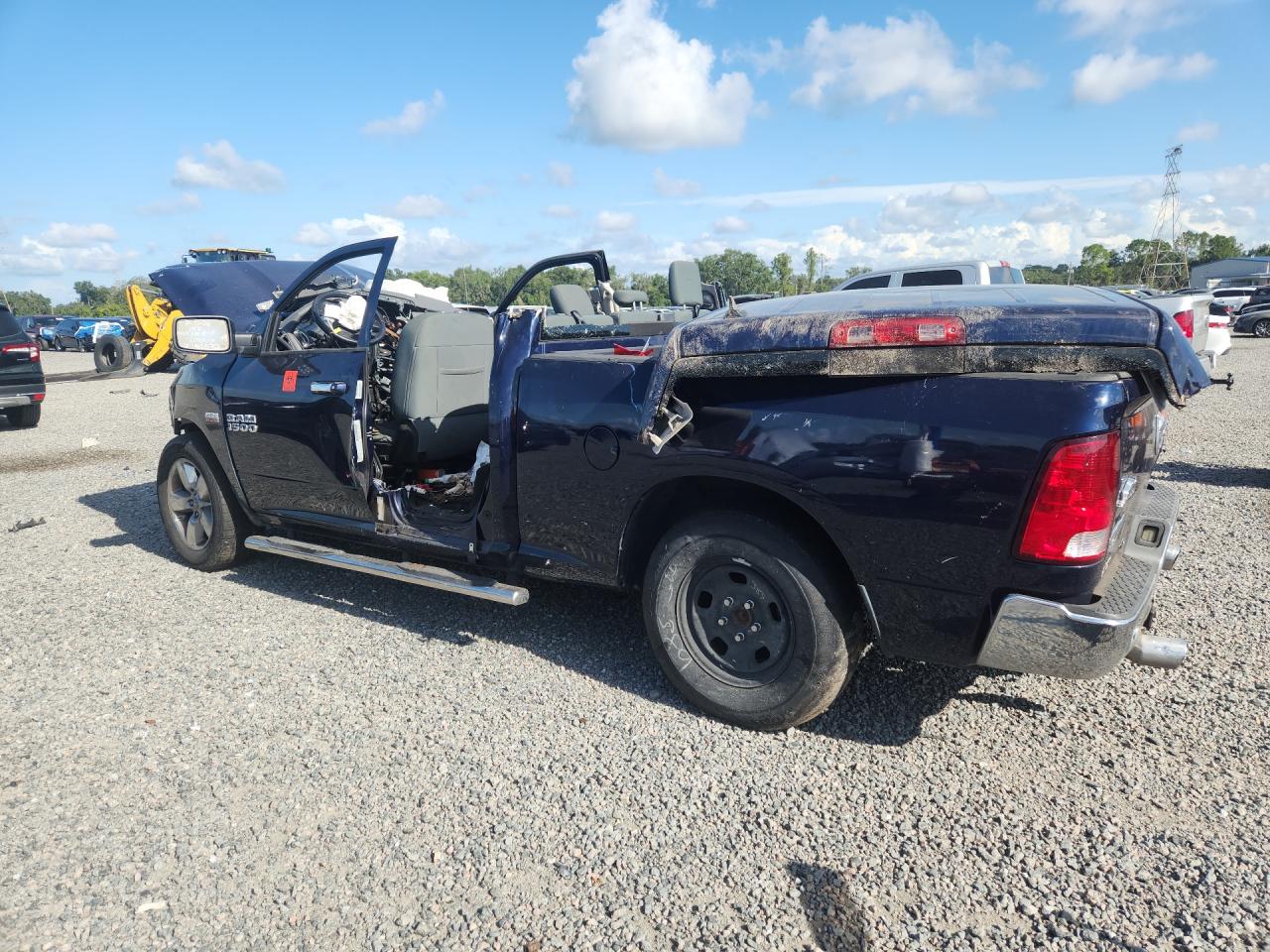 2015 RAM 1500 SLT — снимка 2