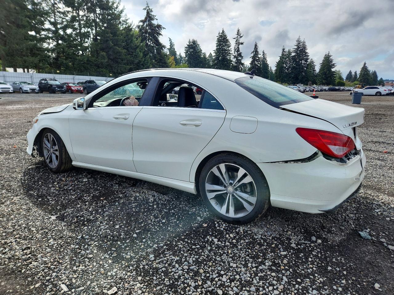 2017 MERCEDES-BENZ CLA 250 4MATIC — снимка 2
