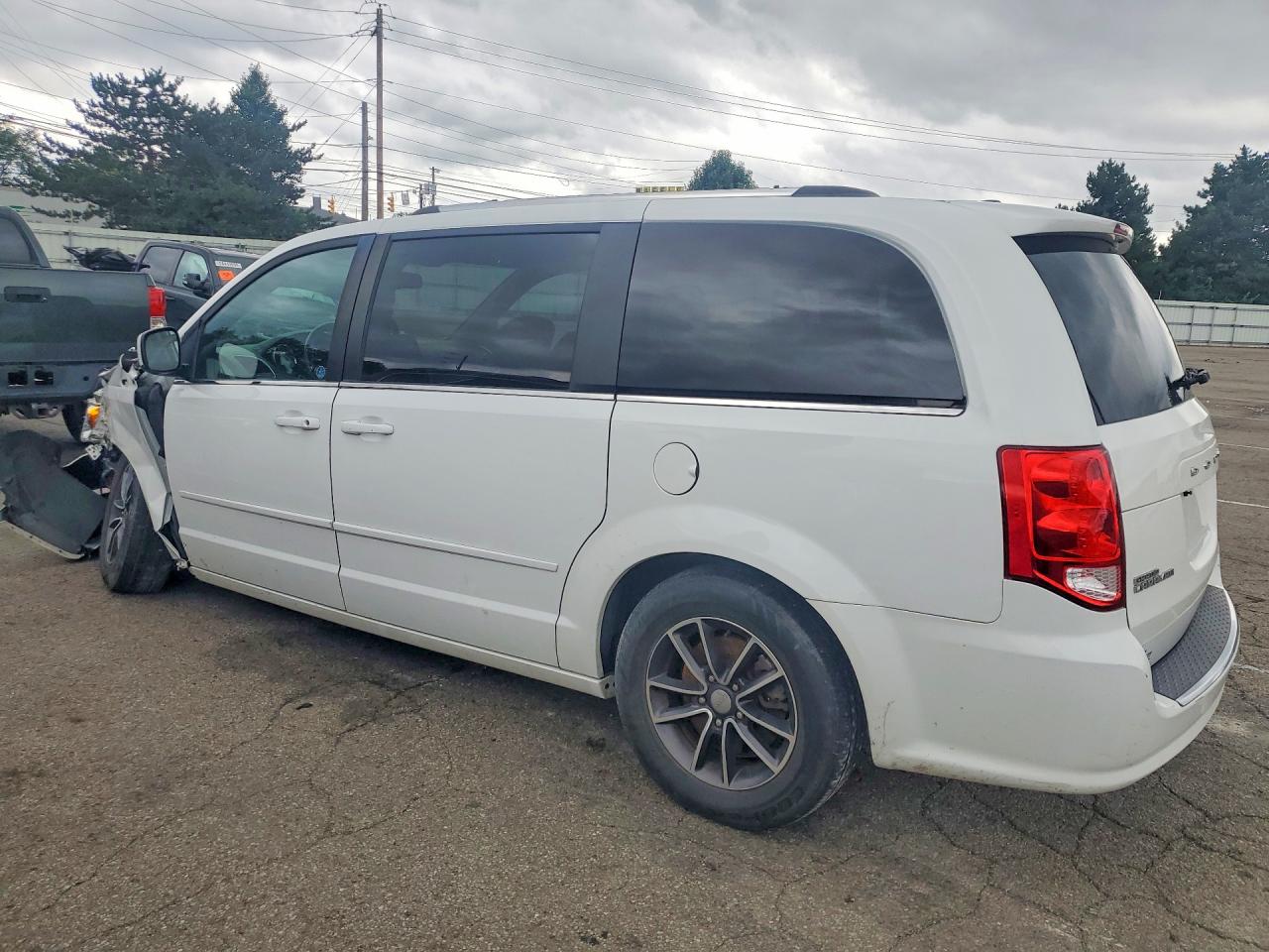 2017 DODGE GRAND CARAVAN SXT — снимка 2