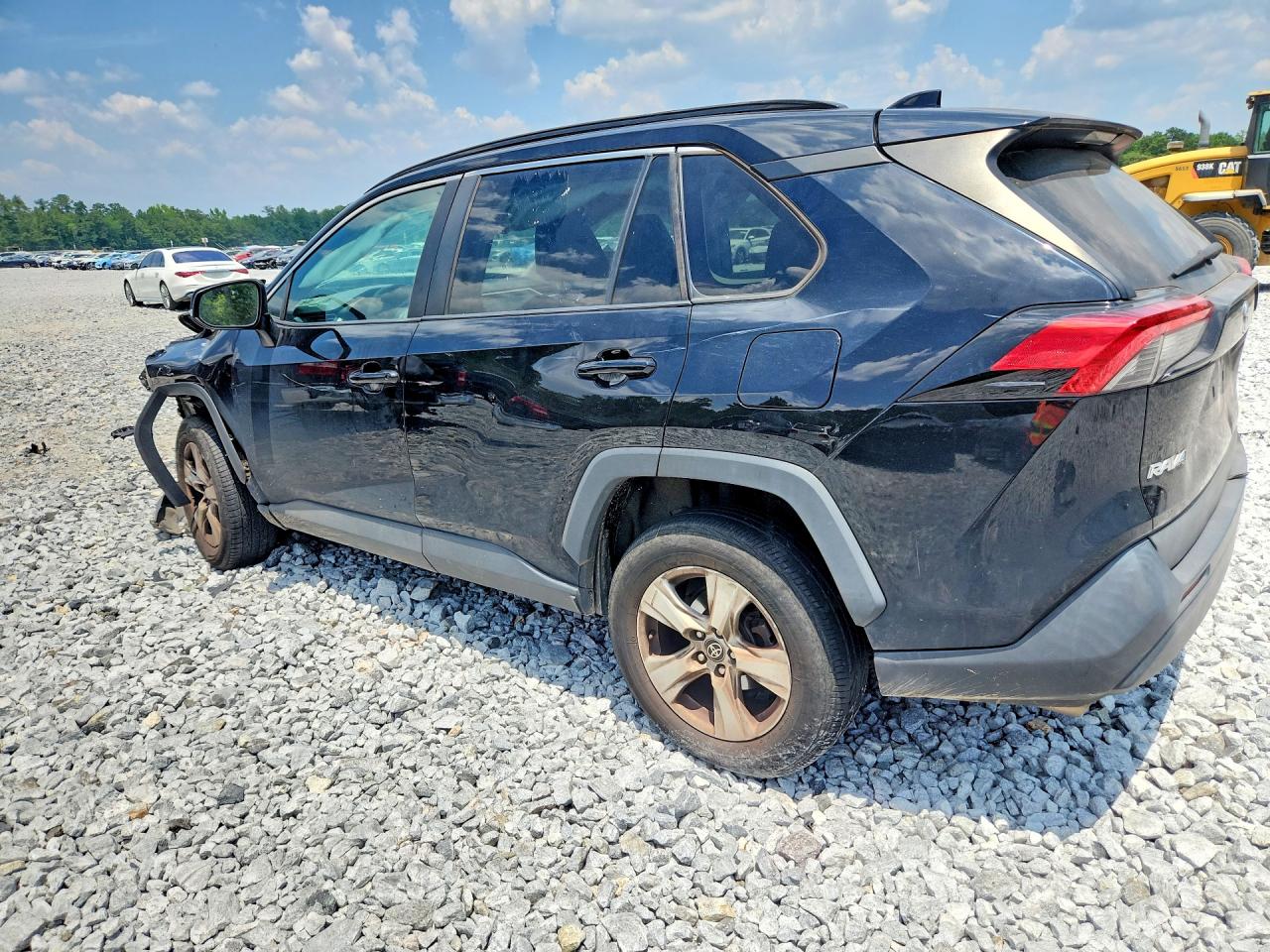 2021 TOYOTA RAV4 XLE — снимка 2