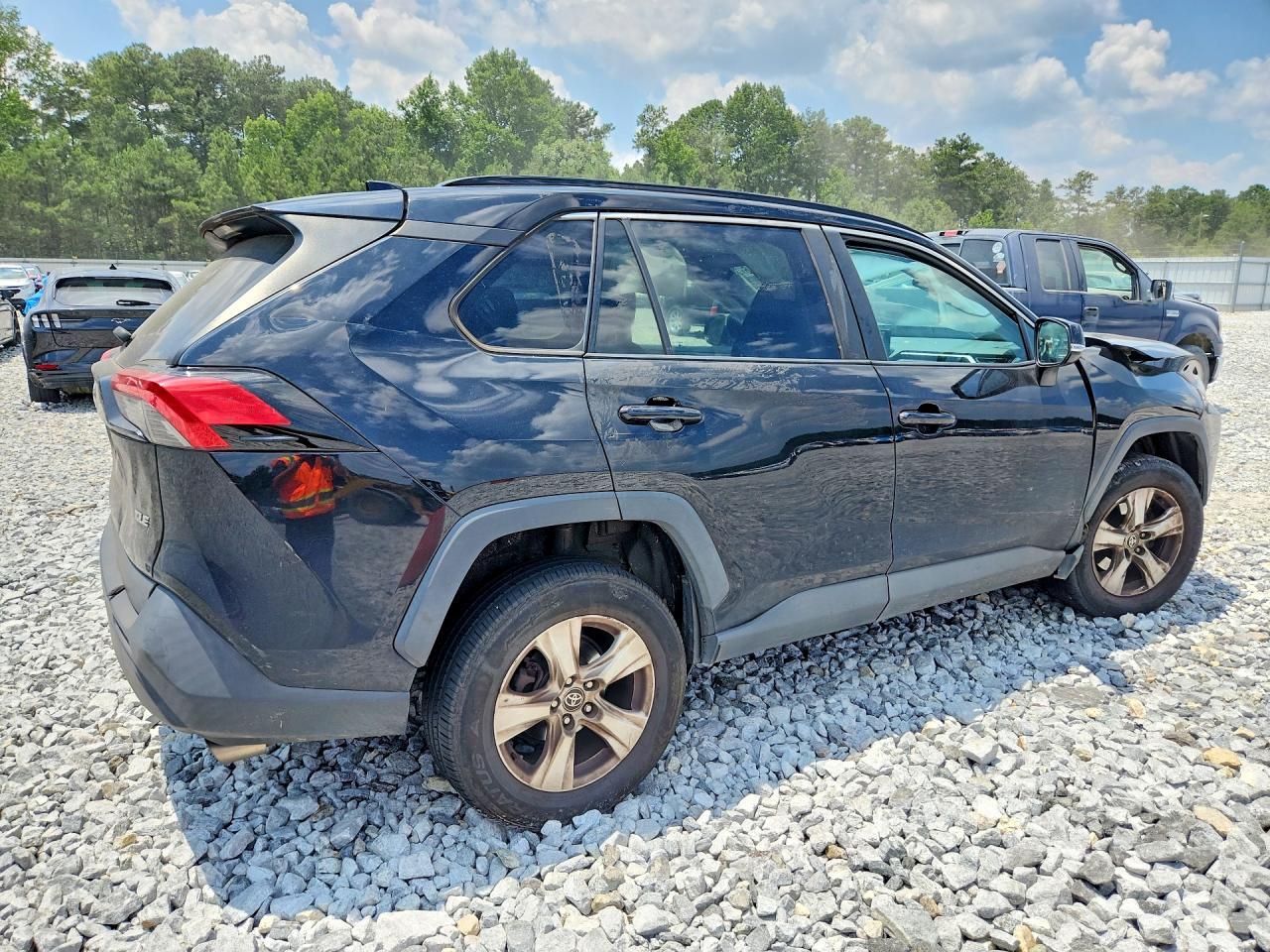 2021 TOYOTA RAV4 XLE — снимка 3
