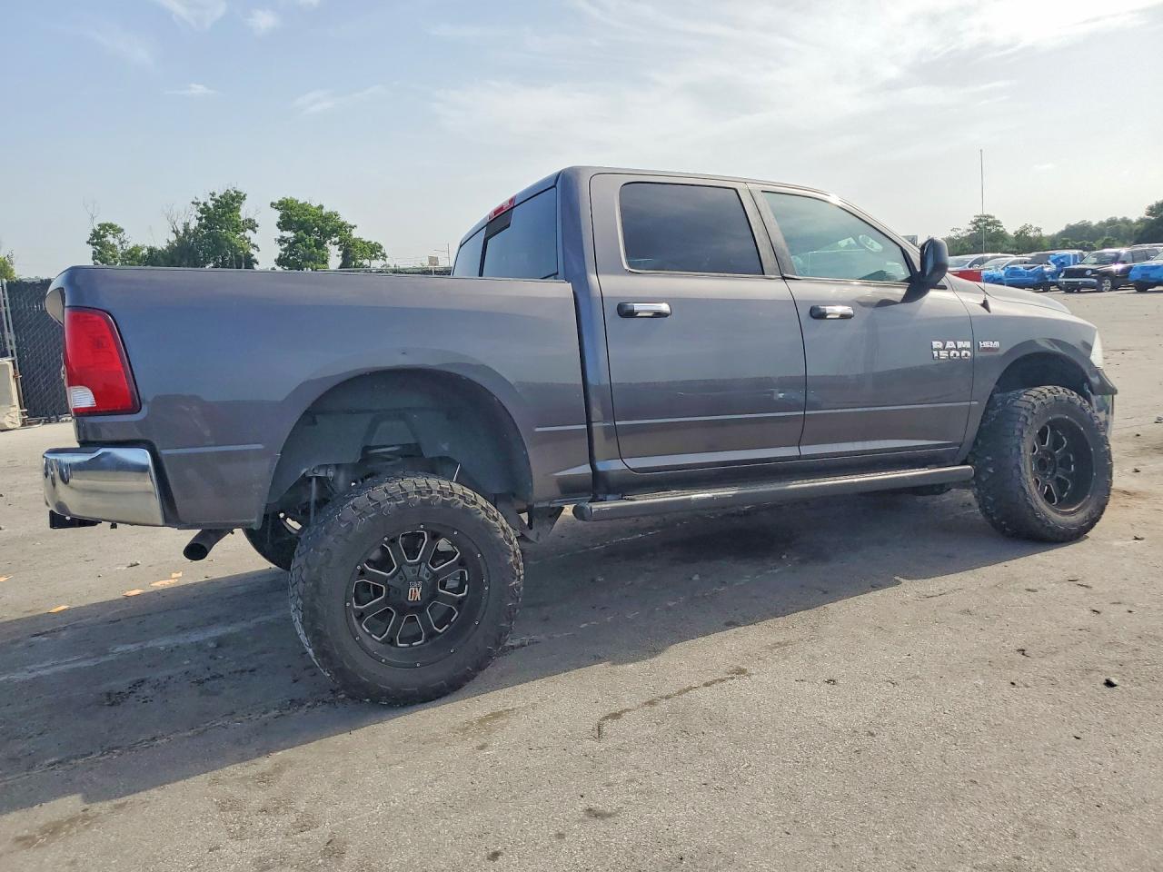 2017 RAM 1500 SLT — снимка 3