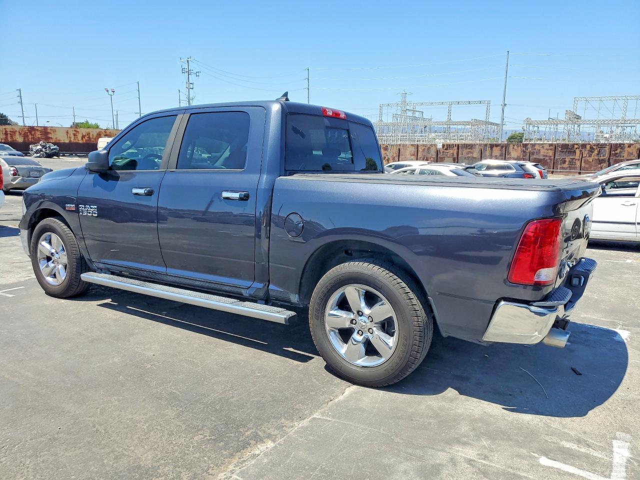 2015 RAM 1500 SLT — снимка 2