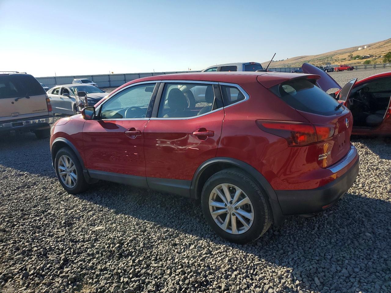 2017 NISSAN ROGUE SPORT S — снимка 2