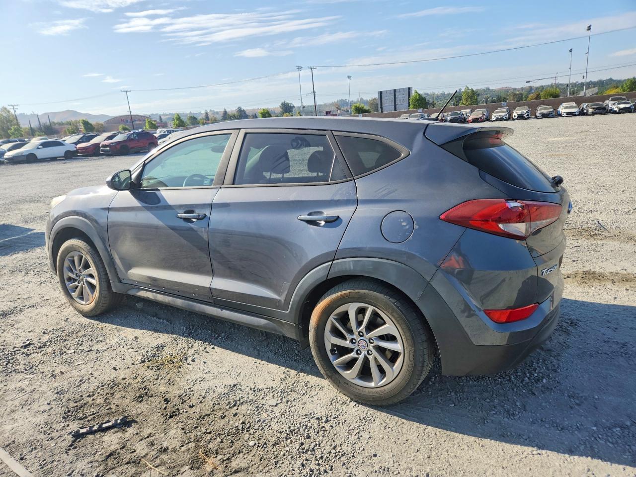 2017 HYUNDAI TUCSON SE — снимка 2