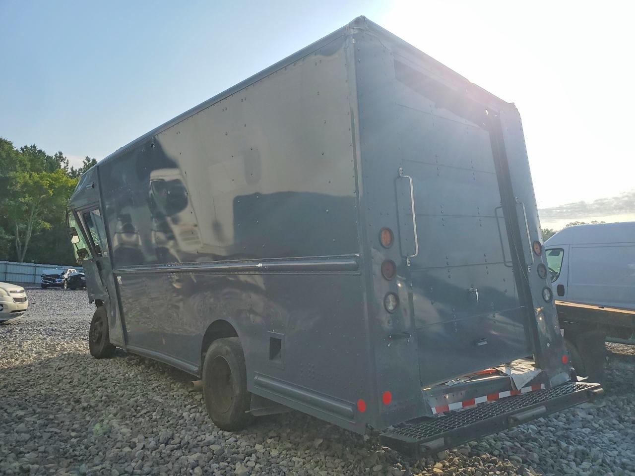 2019 FORD F59 — снимка 2