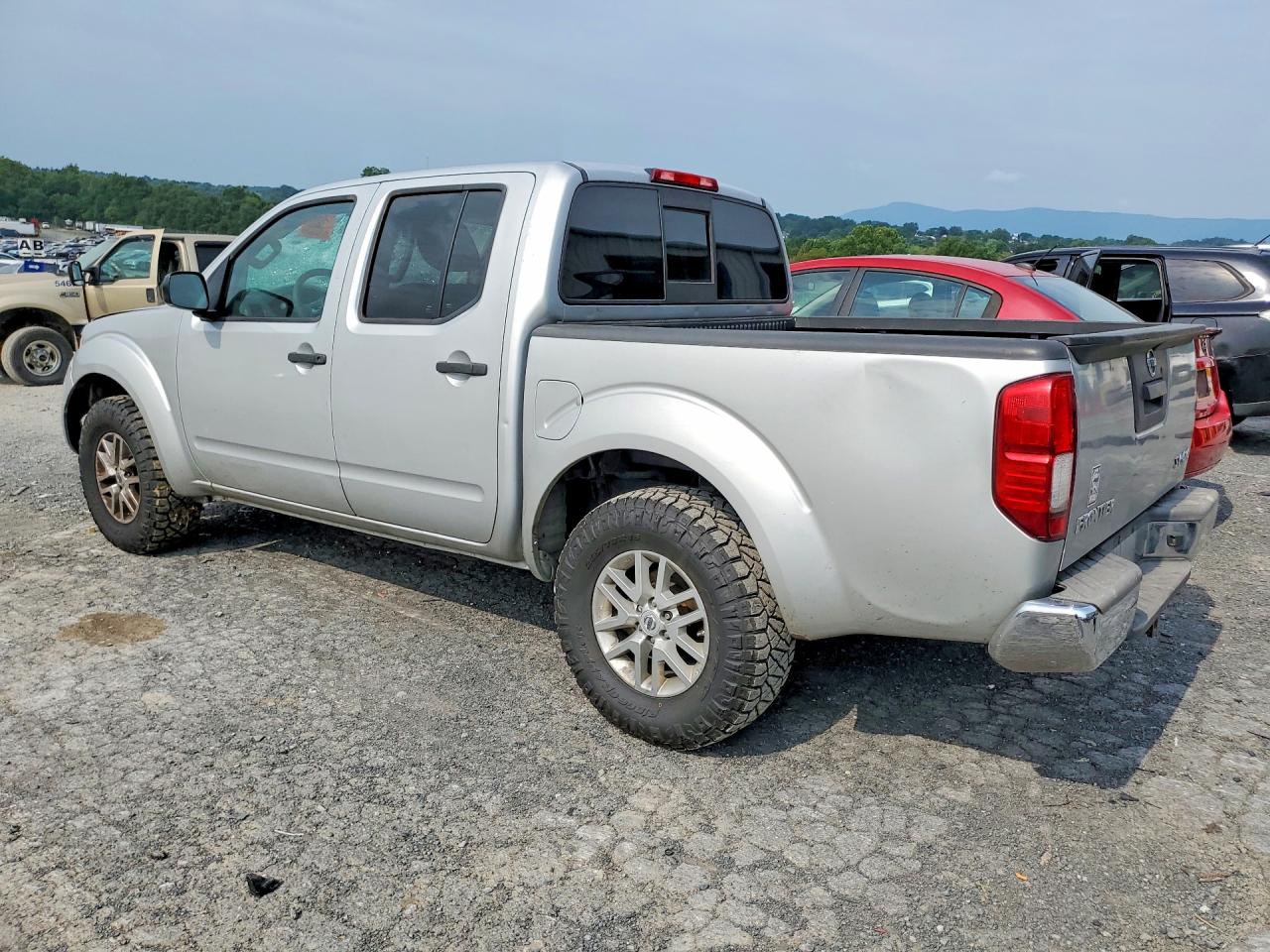 2016 NISSAN FRONTIER SV — снимка 2