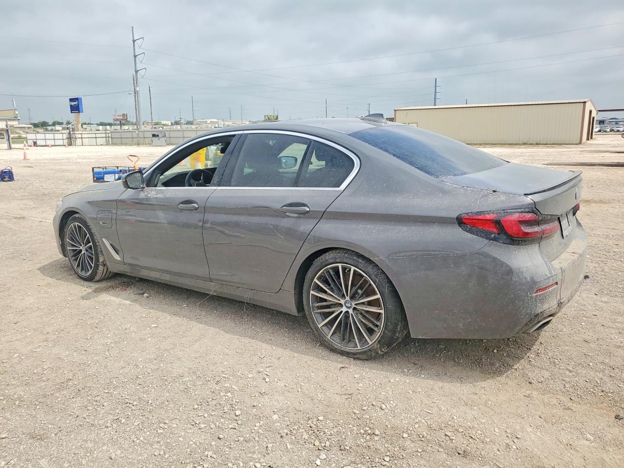 2022 BMW 530E — снимка 2