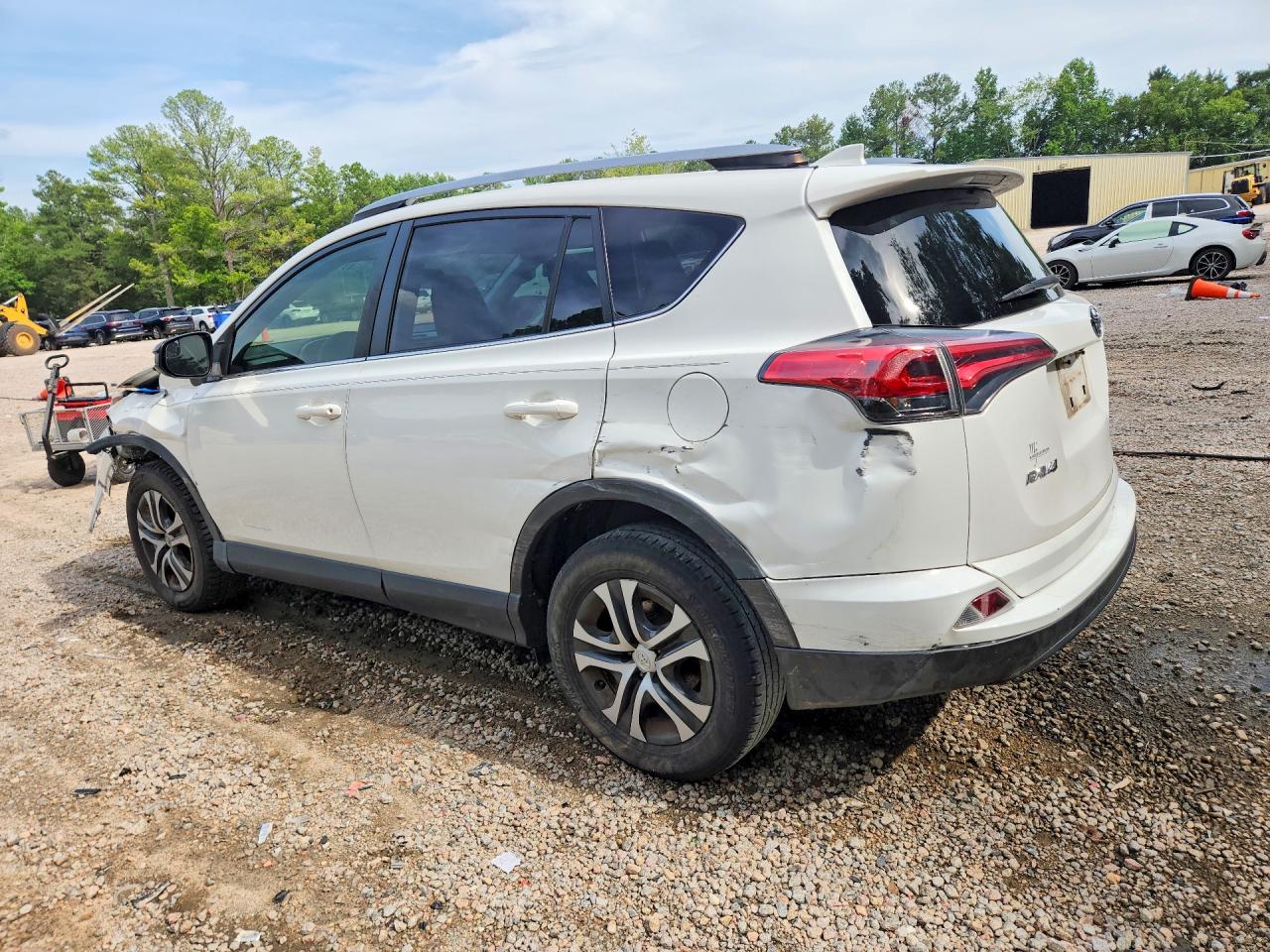2018 TOYOTA RAV4 LE — снимка 2