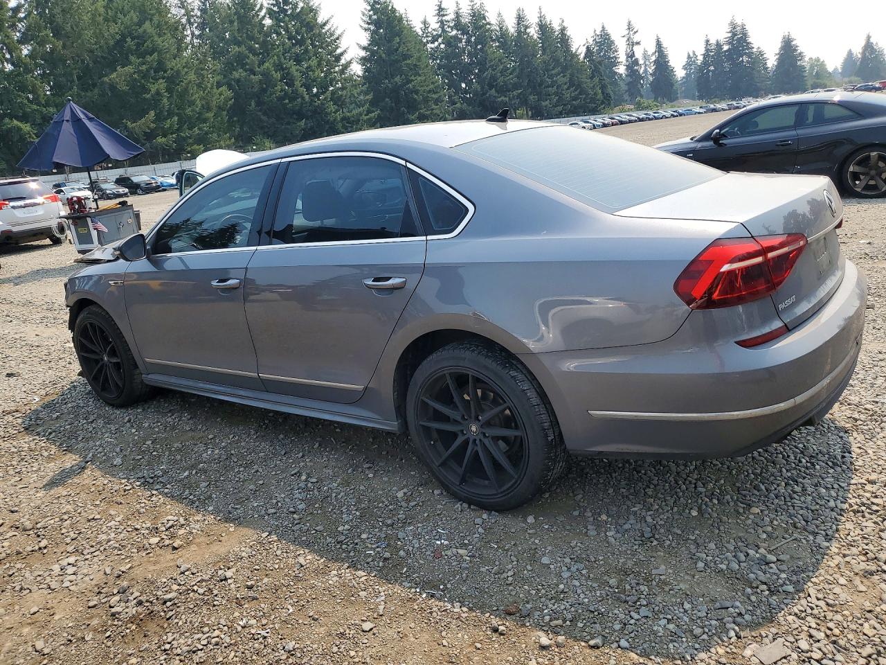 2017 VOLKSWAGEN PASSAT R-LINE — снимка 2