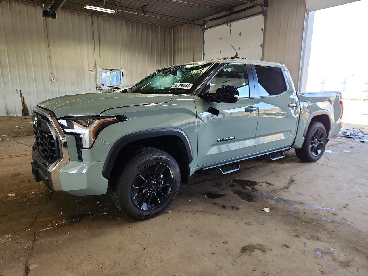 2025 TOYOTA TUNDRA SR5