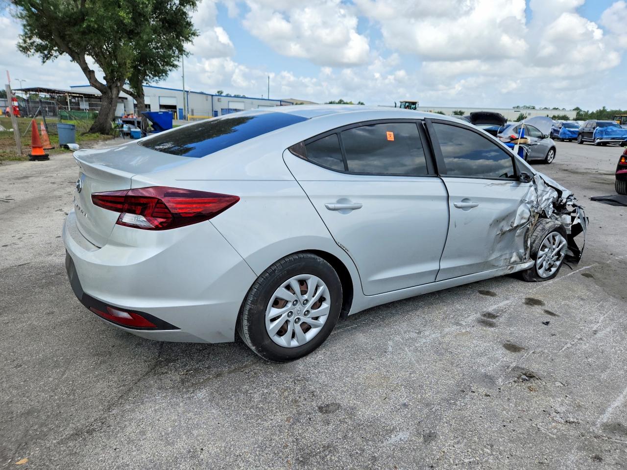 2019 HYUNDAI ELANTRA SE — снимка 3